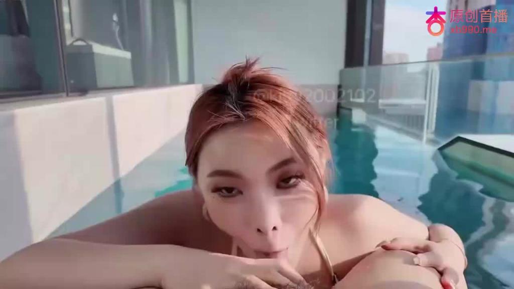 kitty-夏天要来了，当然要在泳池边狠狠爱爱跟湿湿的淫水混合 预览截图 5