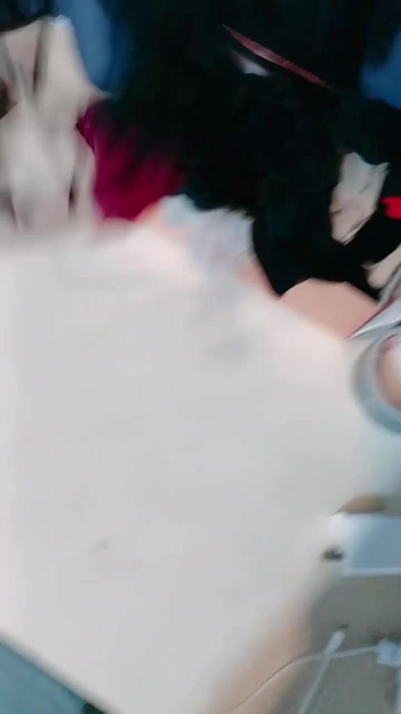 上海绿帽老公找鸭子操自己极品巨乳老婆,看着老婆被操老公在旁边撸管,让男模肛交。 预览截图 1