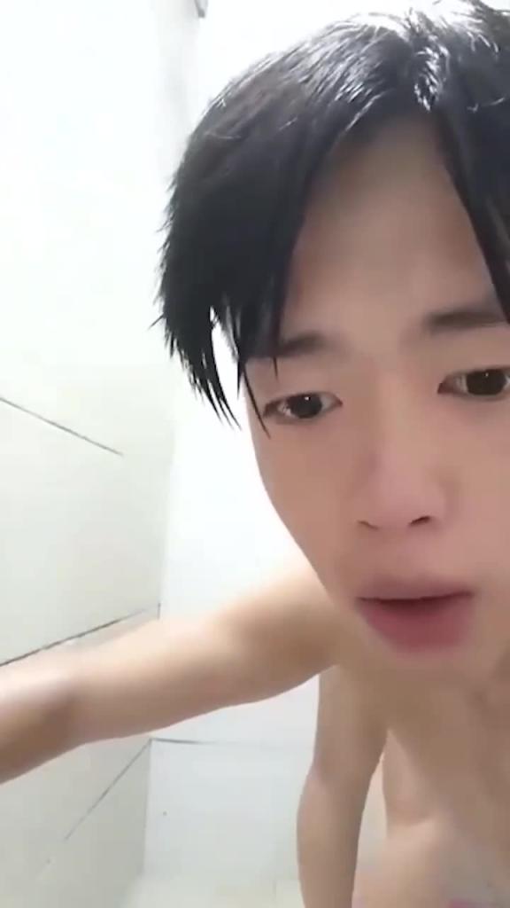 【兄妹乱伦】爸爸妈妈不在家,哥哥狂草妹妹嘴巴深喉干到呕吐 预览截图 9