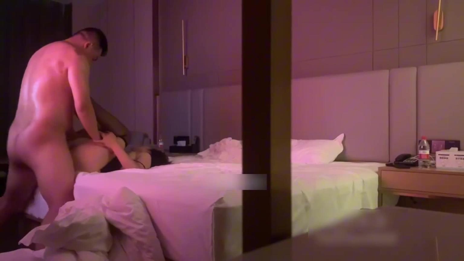 【我见过最不守妇道的妈妈第二弹！】天呐你真是个勐男，操1个多小时射完后，居然还能再硬一次？操30分钟 预览截图 5