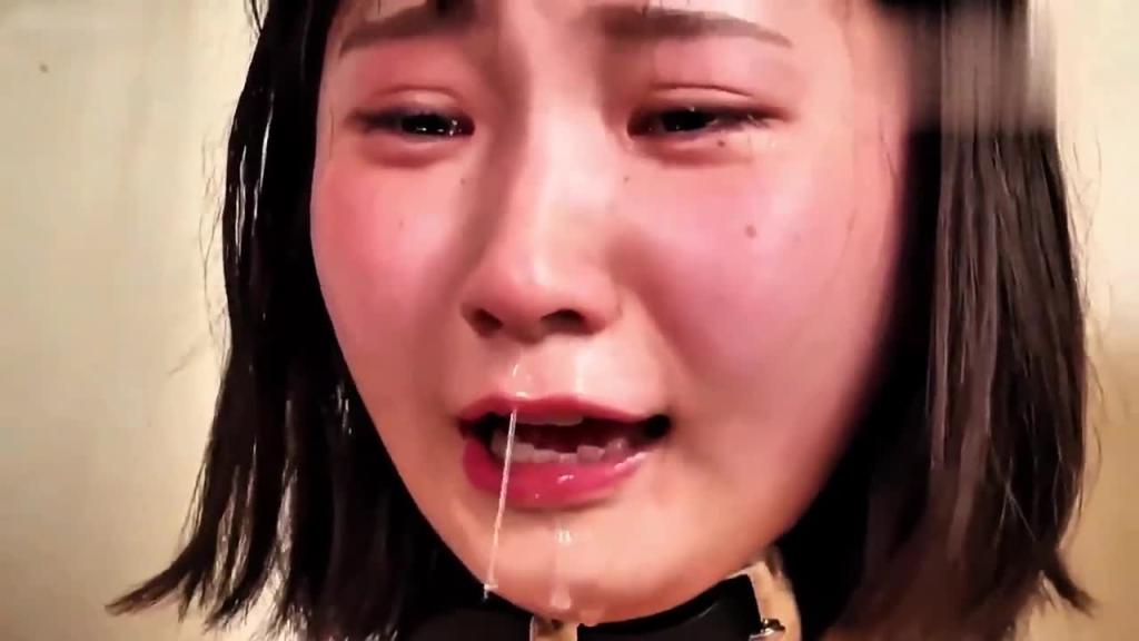 【真实强奸】花季般的少女被畜生抓住强奸,妹子哭成这样看着都心疼! 预览截图 11