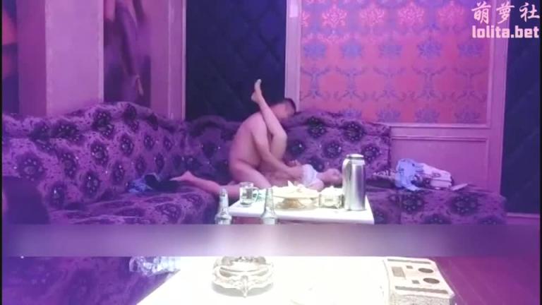 在KTV做太刺激了!约人妻群P 预览截图 4