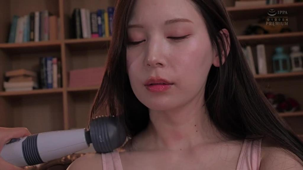照顾倒在地上的紬老师并送她回家…无法停止勃起,整晚不断中出的性欲怪兽我。 明里紬 PRED-771 预览截图 5
