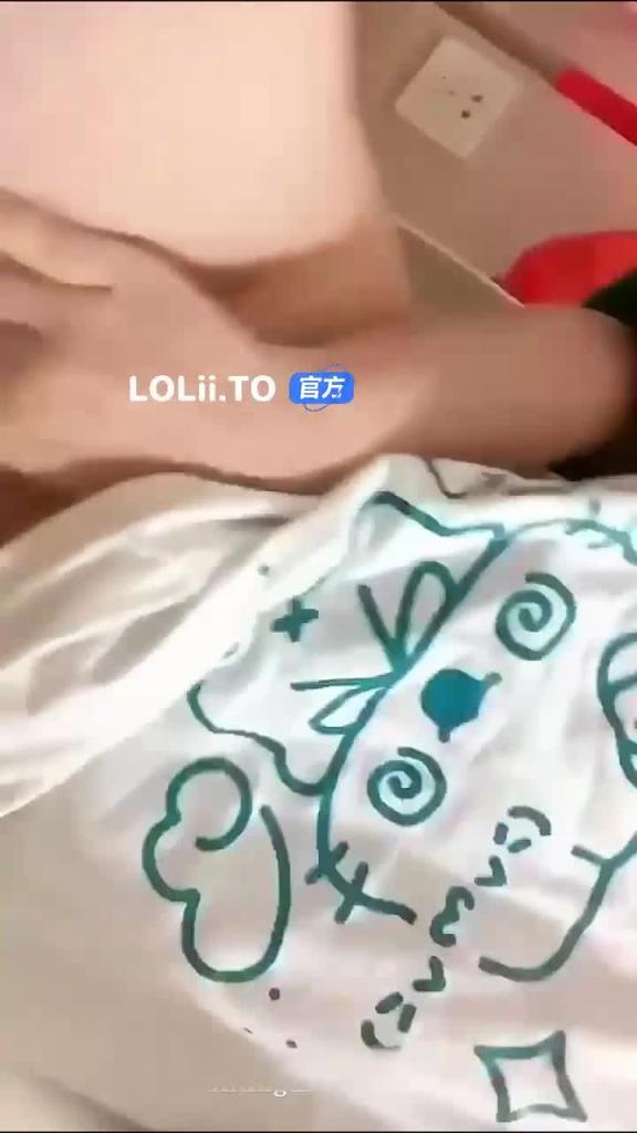 【独家完整版】乌萌萌 超可爱清纯萝莉学妹 超粉嫩⼤尺⼨视频流出 预览截图 2