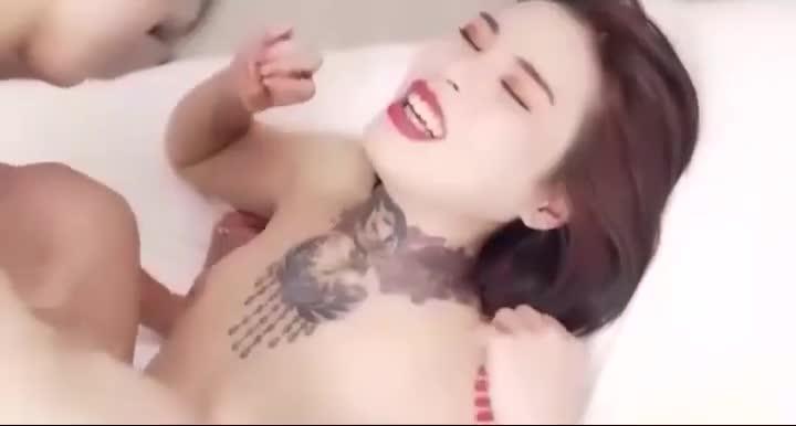 麻豆 艾秋 痴女尾随精英男醉酒逆上享受高潮 预览截图 12