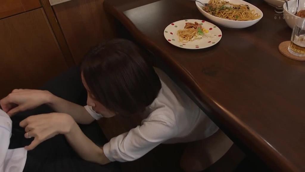 「末班车没了…那来我家吧?」错过末班车,与老公出差的女上司家里过夜不伦,被诱惑发情的我兴奋地持续到早上 HODV-21945 预览截图 8