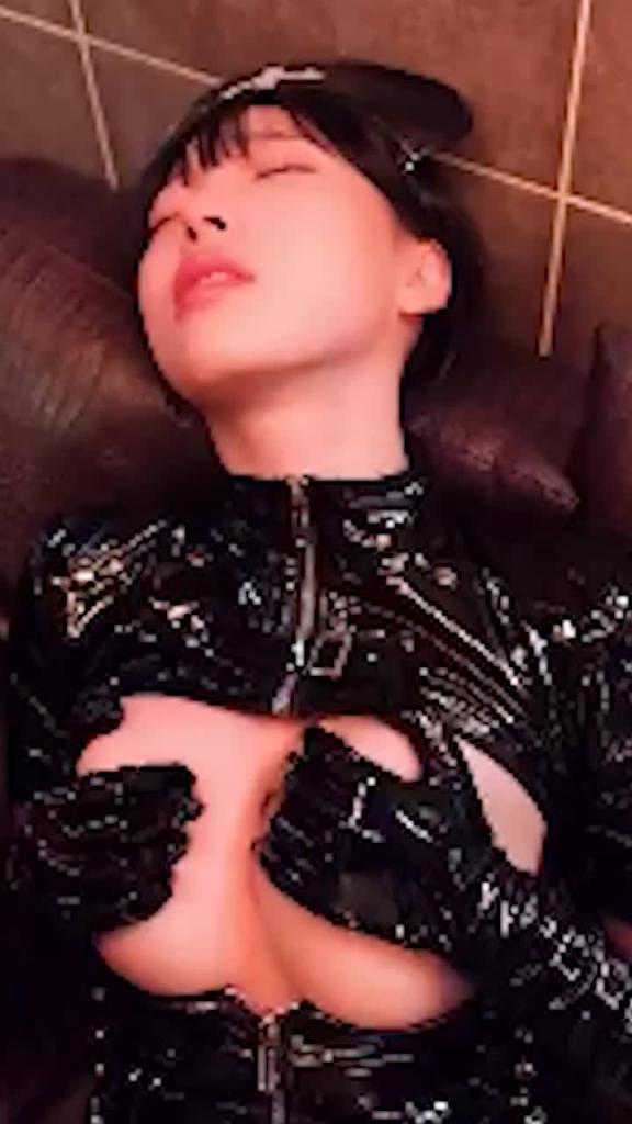 网红女神卿卿Inkyung 淫荡SM胶衣 预览截图 8