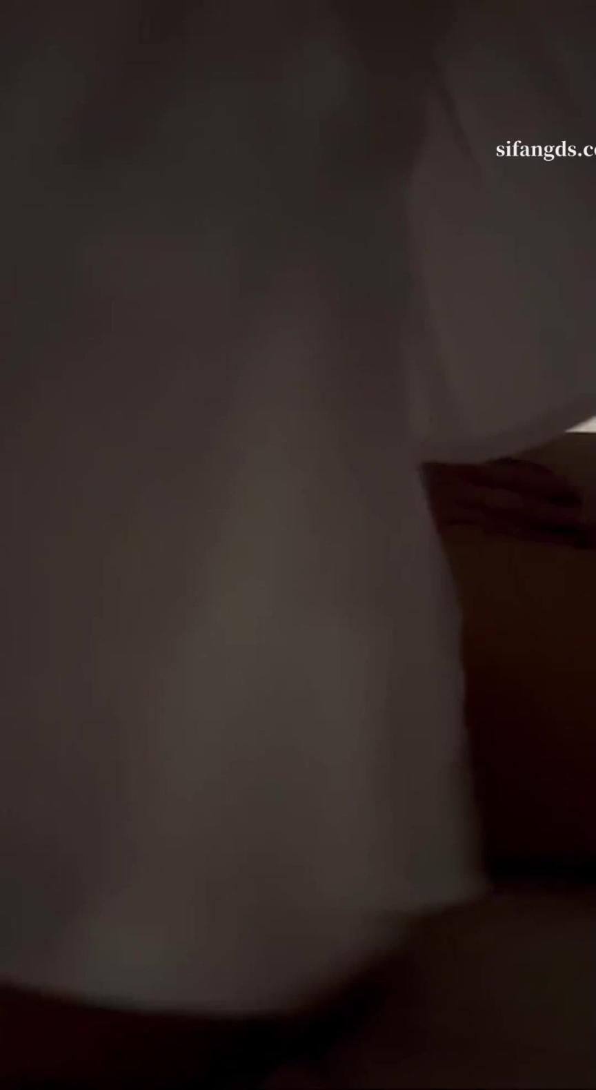 漂亮骚妻完美露脸,酒后的老婆就那么不知廉耻,眼罩一戴,陌生单男登场! 预览截图 1