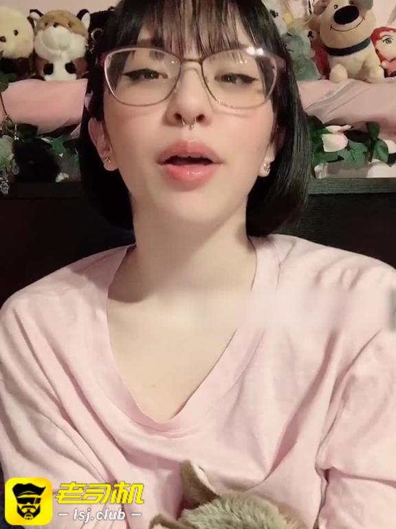 清纯眼镜少女深夜的媚态勾引#puppiloli 预览截图 5