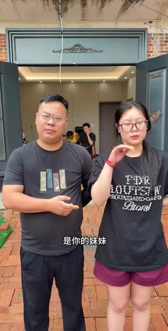 门事件抖音圆圆直播不雅视频一个女全裸做爱!乐宇旗下女主播圆圆解释号被盗了!我不太信,估计又是炒作吧! 预览截图 5