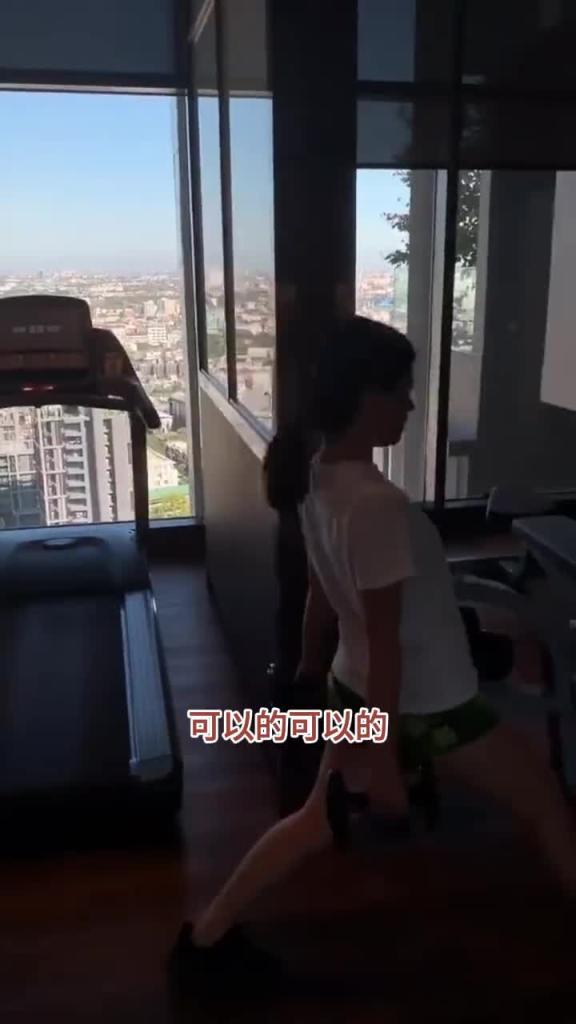 【黄配白,这老外中文比我还好】也是吃上洋鸡巴了,确实挺长的,但是这老外中文也太好,无任何障碍沟通做爱 预览截图 1