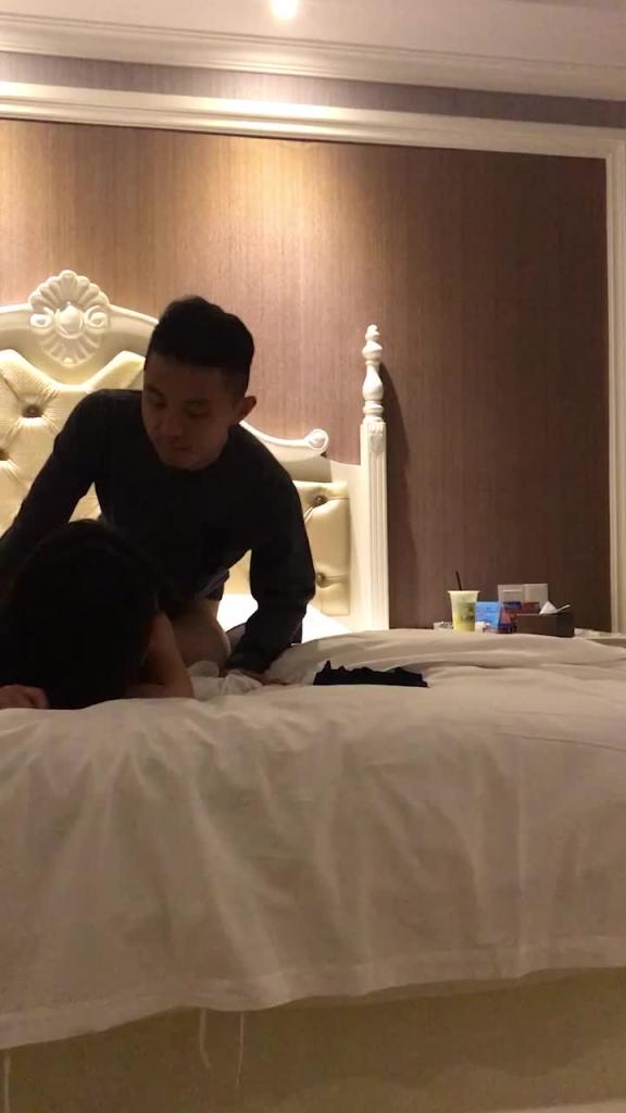 巨乳小母狗被操到淫叫不断！下海新母狗～调教个有乖且劲 预览截图 6