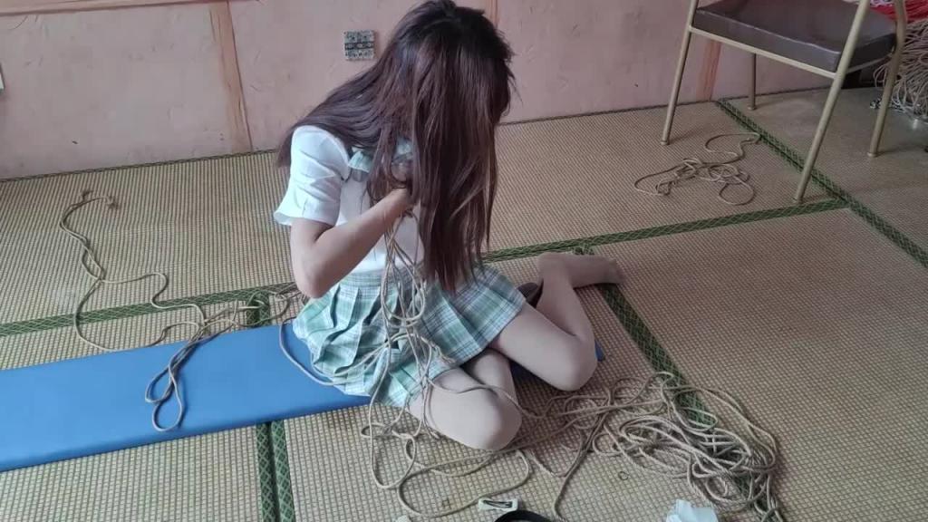 【一绳所爱】大学生妍妍《日式海老缚和日式驷马》 预览截图 12