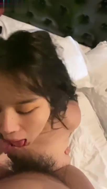 漂亮小姐姐口活好骚，操起来应该很爽吧 预览截图 11