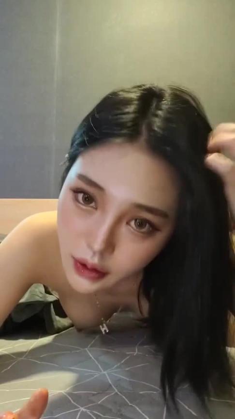 韩国女主播大方秀出自己的约泡专用淫荡衣柜 预览截图 10