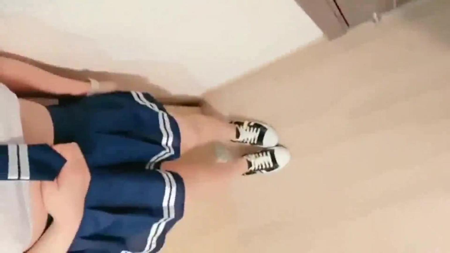 【家庭乱伦】借宿舅舅家,半夜舅舅猥亵我,得寸进尺还破处了! 预览截图 1