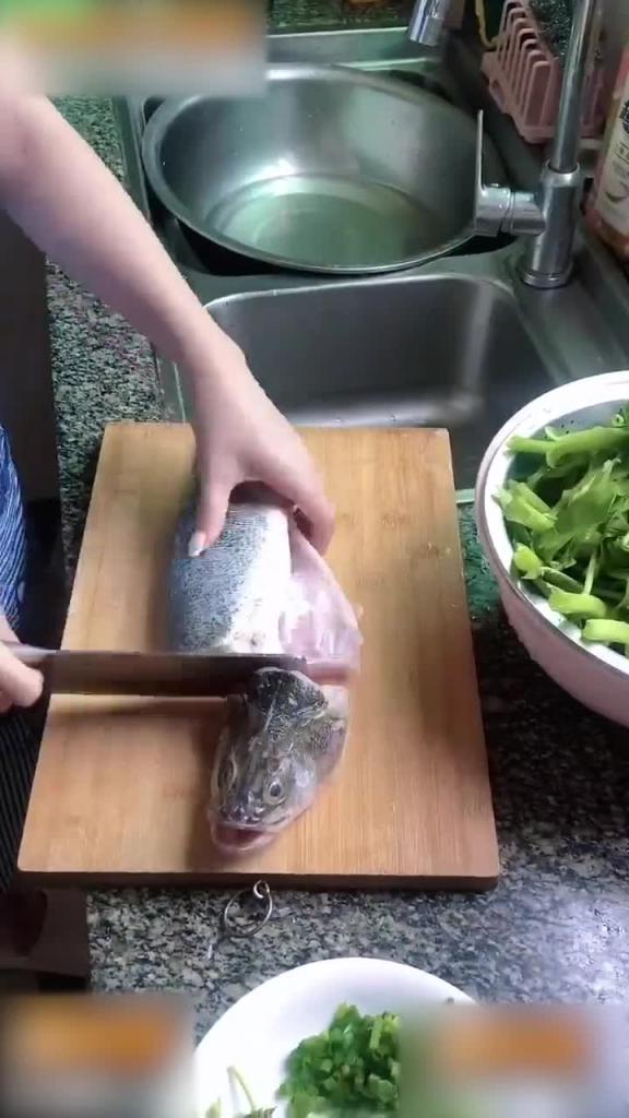推特上海反差女神模特 白甜 户外裸拍露乳寻求刺激 捆绑全身在镜头前展示风骚! 预览截图 9