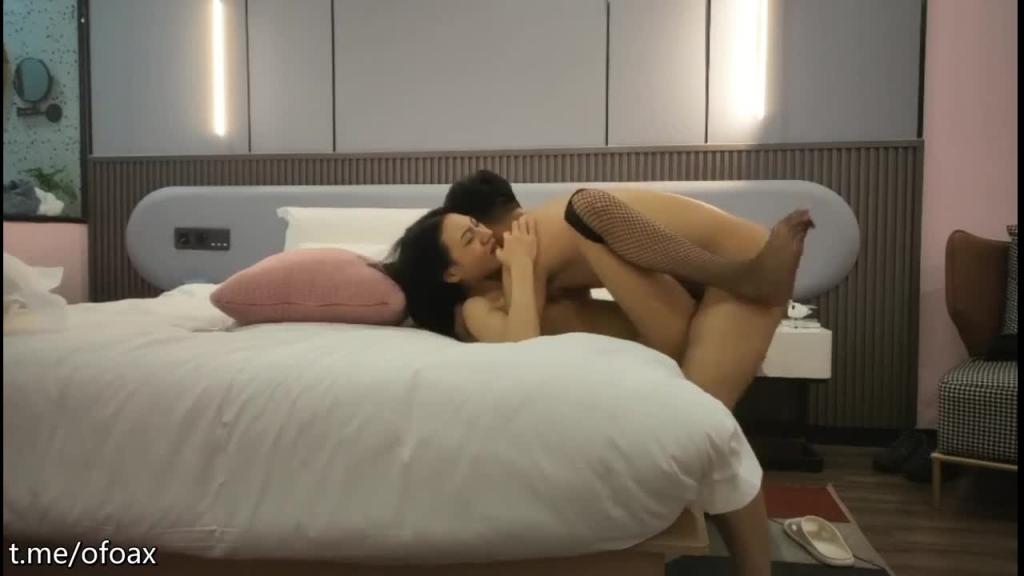 【锤子探花】重金约兼职外围女神明星脸高颜值深夜的一场灵与肉的碰撞 预览截图 9
