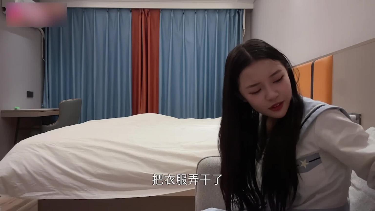 约操18岁小嫩妹，娇小可爱，还有sm的特殊爱好，床上床下极致反差，在床上淫语不断 预览截图 2