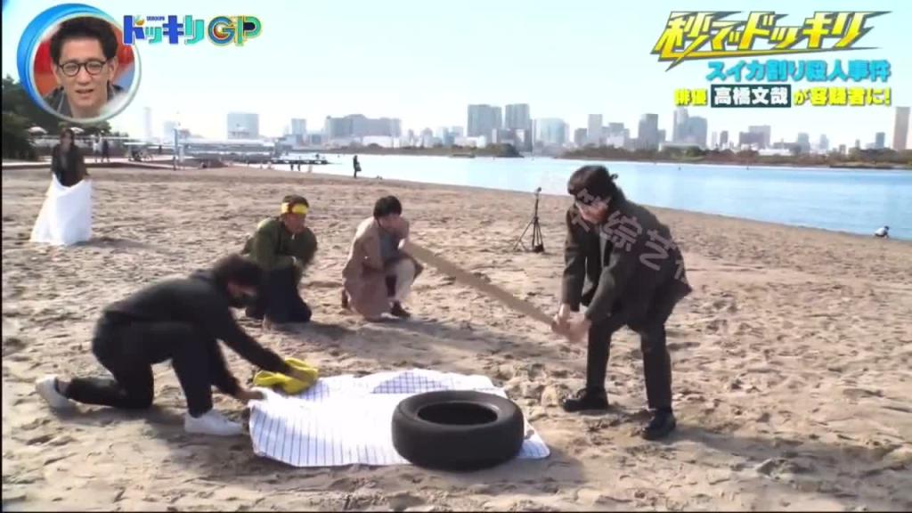 搞笑整蛊!!!切西瓜误切到路人的头上 预览截图 6
