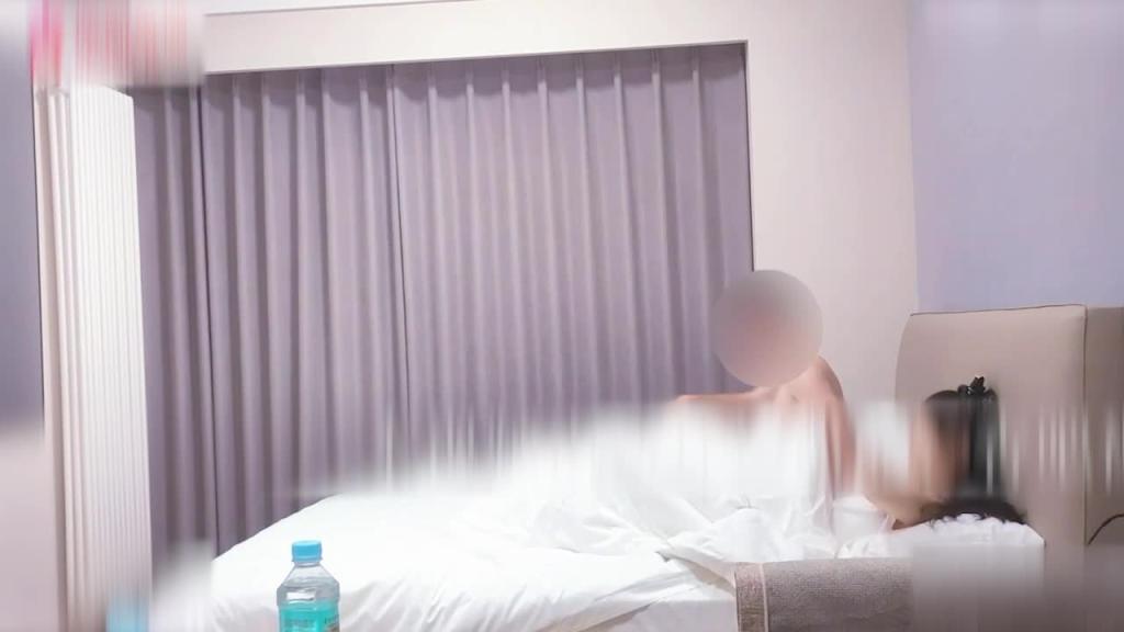 约炮极品外围,长相甜美性格腼腆,小穴特别紧,在床上极度反差骚浪 预览截图 2