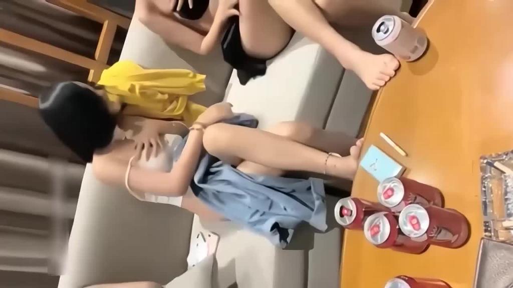 【预览片】富二代包养三女，直播大秀大翘臀前戏充足撅这屁股拍对亮相 预览截图 4