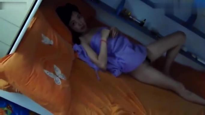 厦门南航空姐趁姐姐不在家勾引弟弟 预览截图 1