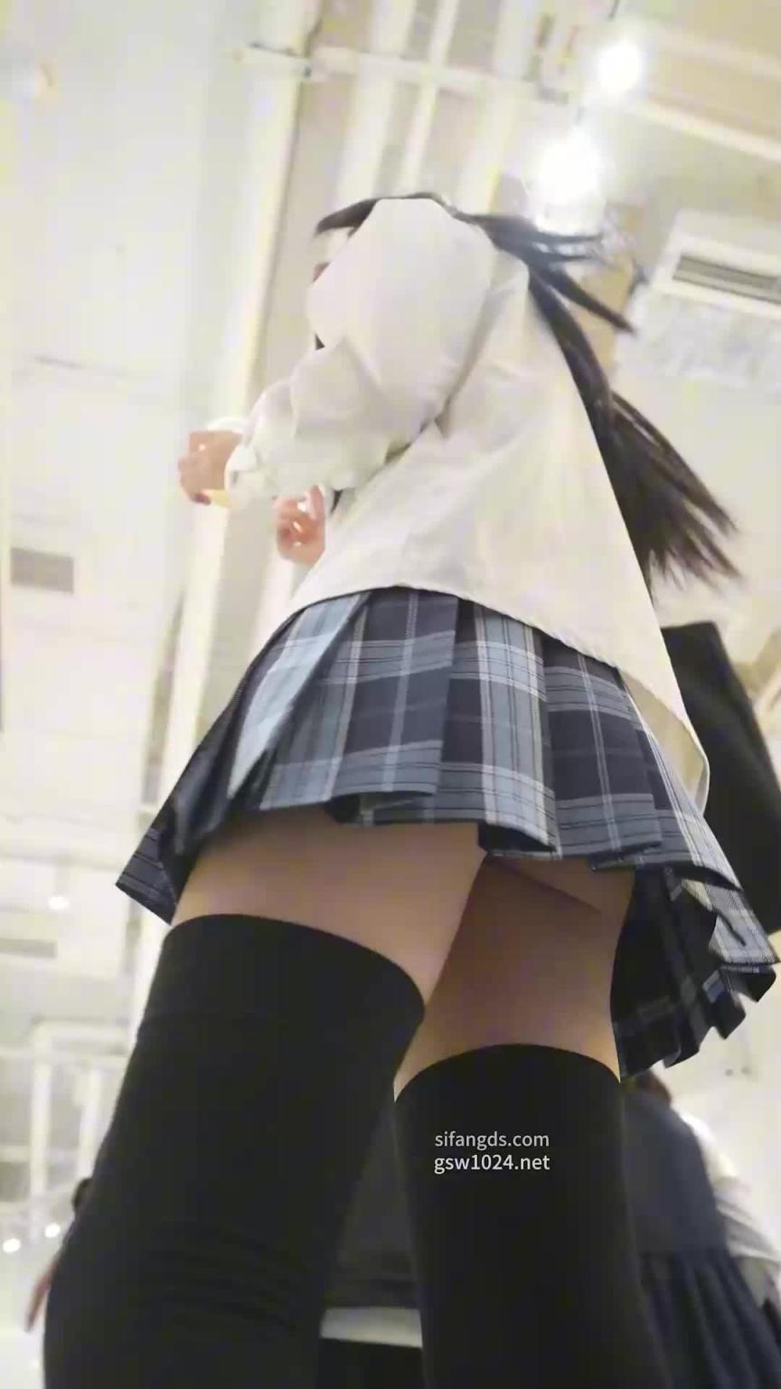 青春洋溢美少女们的底裤 预览截图 4