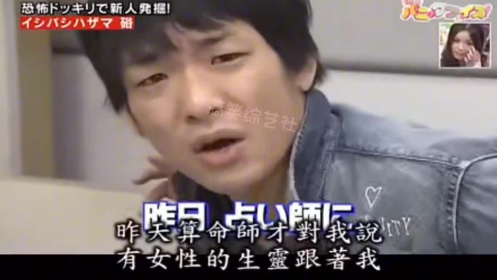 假如你正聚精会神的照镜子 突然镜子里出现一个女人 这时你会有什么反应呢? 预览截图 8