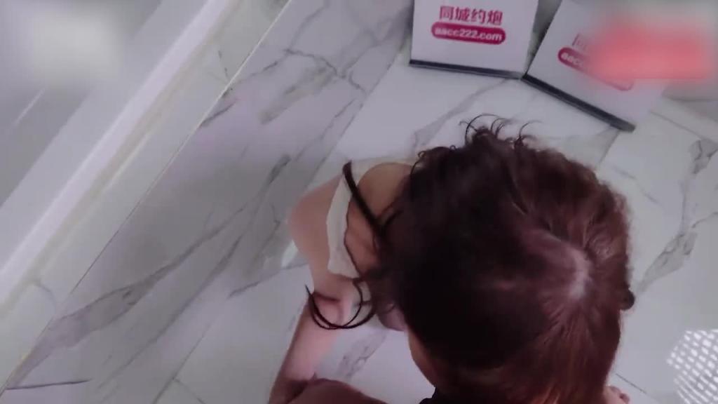 月月 嫩鲍线下女友上演丝足诱惑 预览截图 3