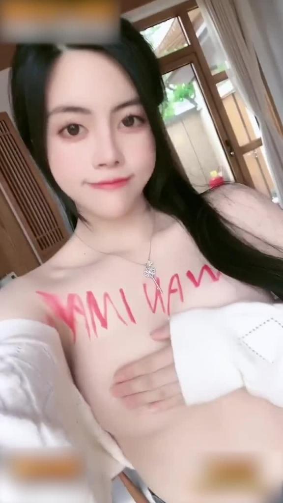 推特上海反差女神模特 白甜 户外裸拍露乳寻求刺激 捆绑全身在镜头前展示风骚! 预览截图 12