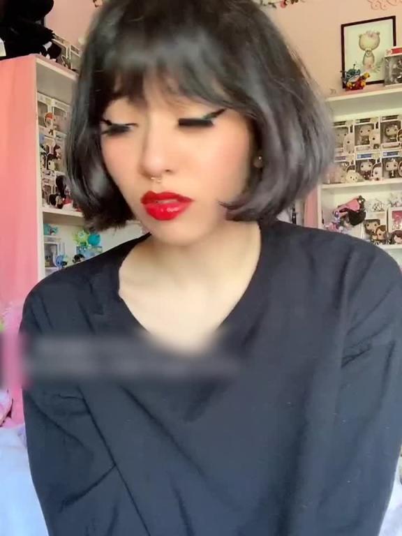 红唇少女的娇媚挑逗欲望陷阱#puppiloli 预览截图 1