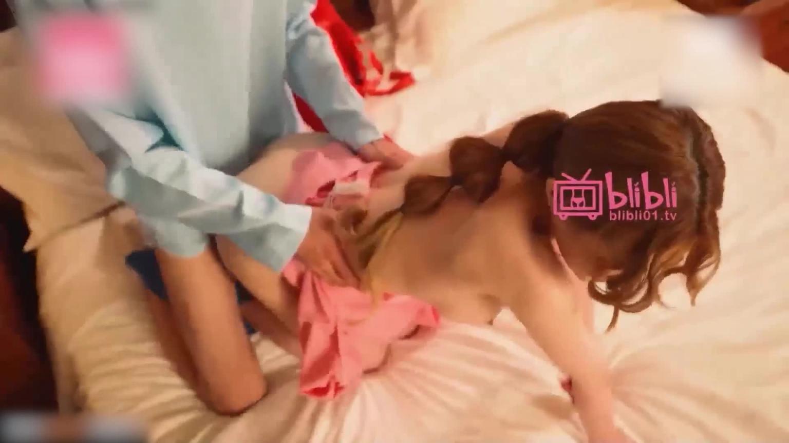 麻豆 淫荡静香的偷腥体验 预览截图 4