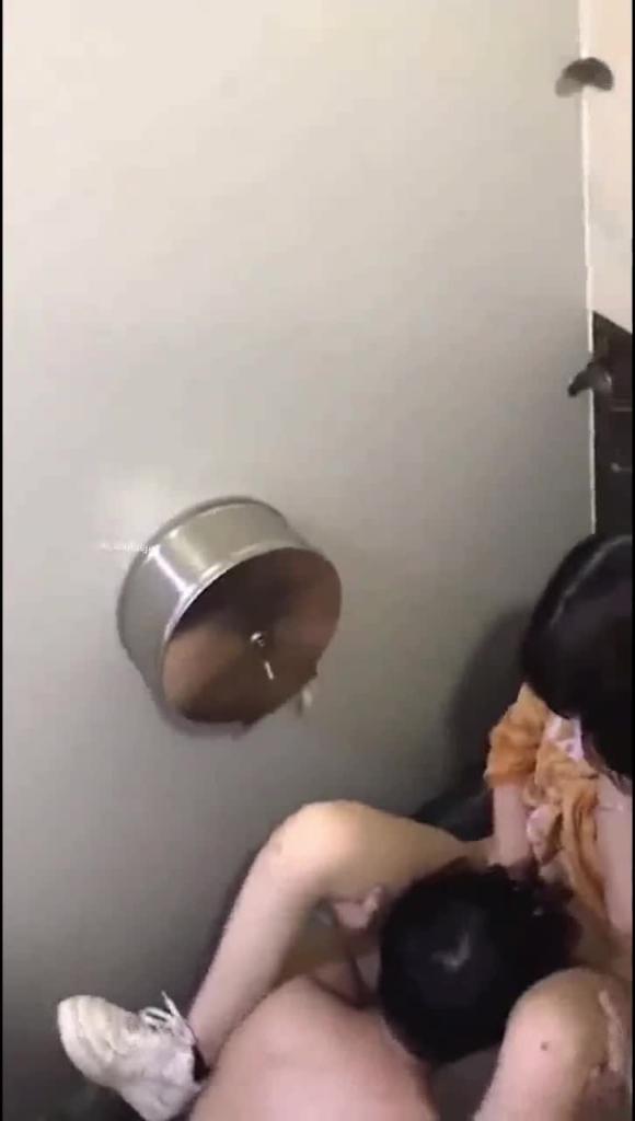 【卧槽这颜值太顶了!神级颜值女神口交合集】好看的女友哪找的?愿意接受玩3,舔兄弟鸡巴,怎么调教的啊? 预览截图 8