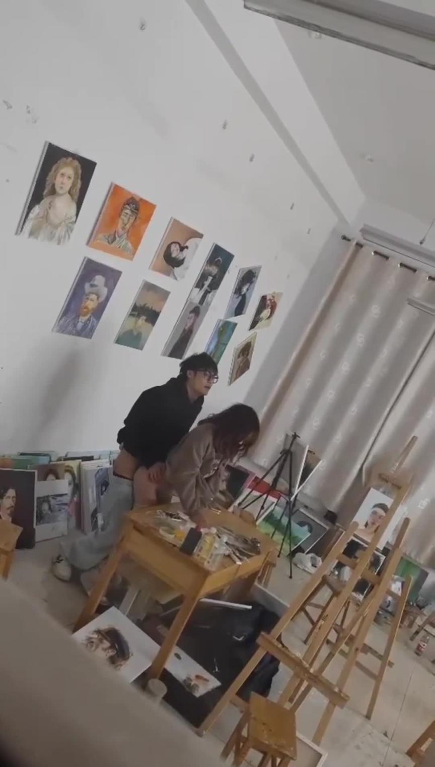 门事件《独家勐料》独家校园新瓜!烟台科技学院画室doi事件!情侣画室做爱被偷拍!看了长针眼~ 预览截图 5