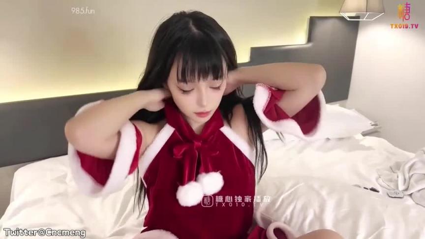 【糖⼼圣诞】‘性感梦梦线下约啪粉丝化身⼩麋⿅⾜交惩罚被 预览截图 12