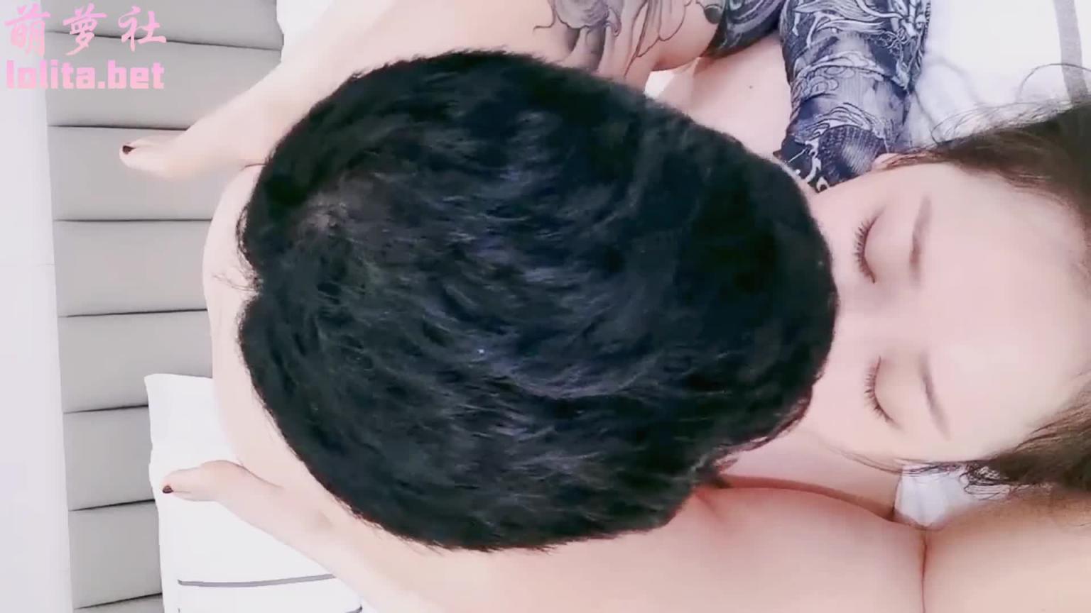 中 胸前带纹身的骚少妇跟姐夫激情啪 预览截图 2