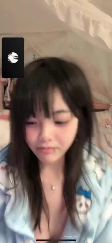 无声 远距离小女友1V1视讯电话，甜美的小嫩穴被玩具插入 预览截图 1
