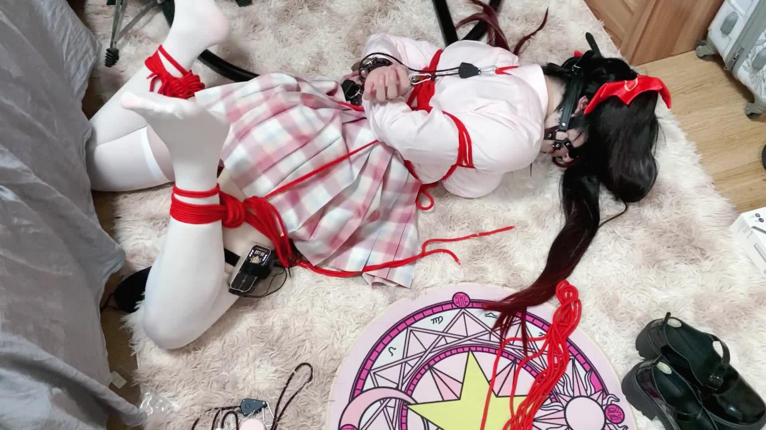 【槿榆喵】白丝JK花火cos折腿自缚 预览截图 11