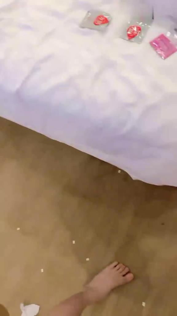 蜜桃妹妹被男友趴下裤子肛塞菊花,掏出鸡巴就是操 预览截图 8
