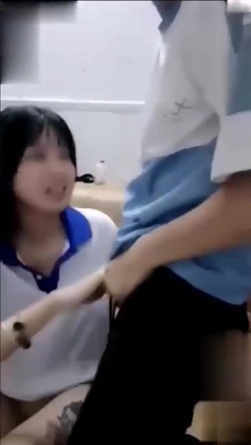 全程字幕-广西高中老表剧情演绎，这对白说的跟相声似的，节目效果爆炸比春晚还精彩 预览截图 6