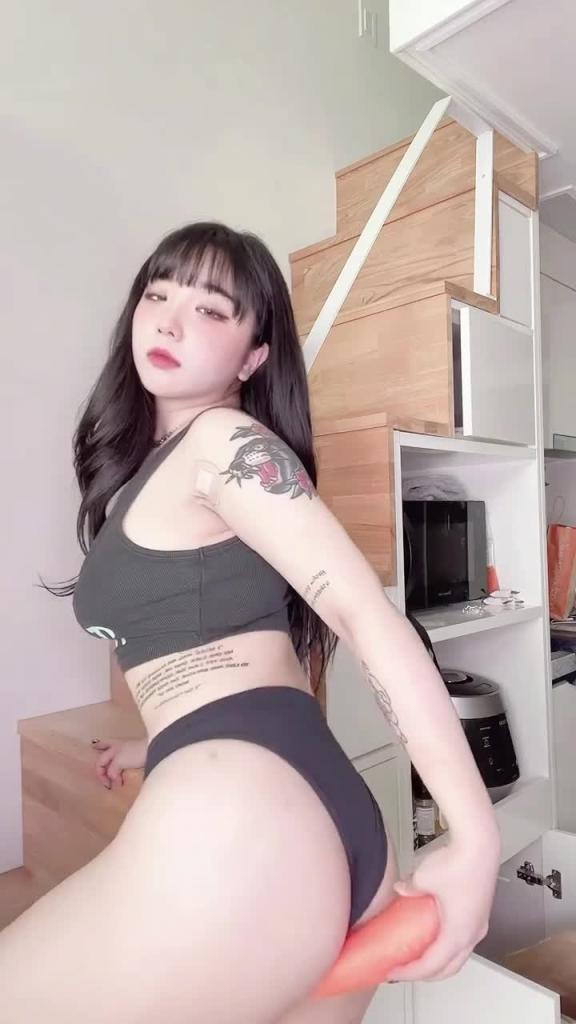 肉感女神韩国echi 酒后吃萝卜 预览截图 12