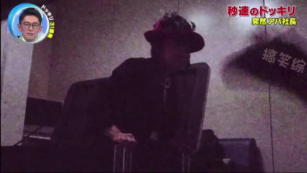 漆黑的的房间 突然一个老奶奶钻出来并贴近了你的脸 这时灯光亮起 你会有什么反应呢？ 预览截图 1