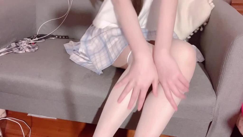 白丝jk道具自慰 预览截图 1
