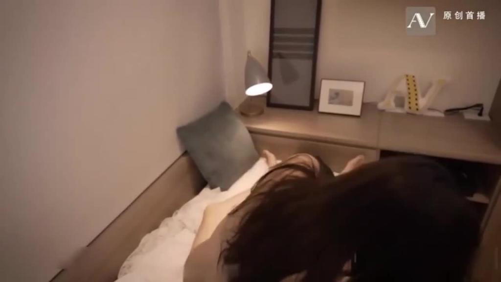 美女偷看A片,受不了主动约操! 预览截图 8