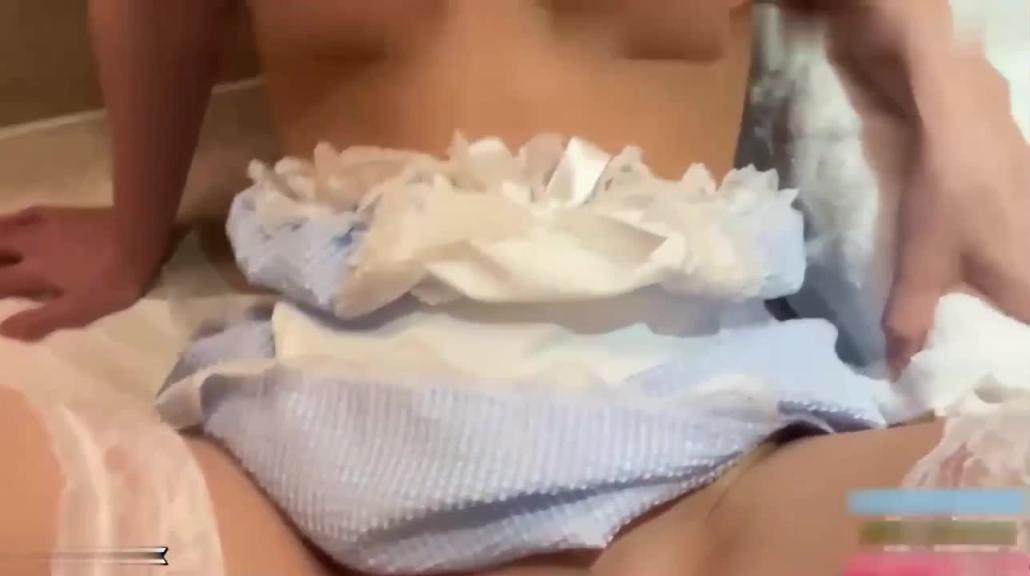 00后小淫娃美少女被哥哥领去开房看着镜子中自己淫荡的样子 预览截图 6