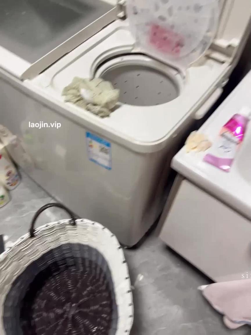 【原档泄密】山东御姐性爱泄密，两情相悦时刚洗完澡就迫不及待的在卫生间干上了！视频高清 预览截图 7