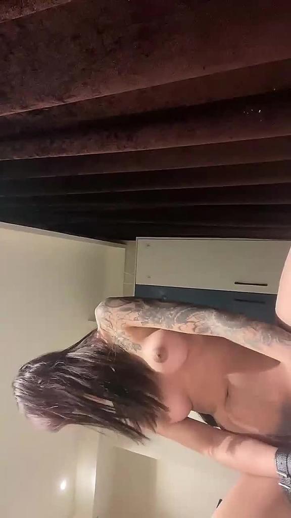 精神小妹花臂纹身美少女和男友大尺度私拍调教纹身婊反差母狗 预览截图 2