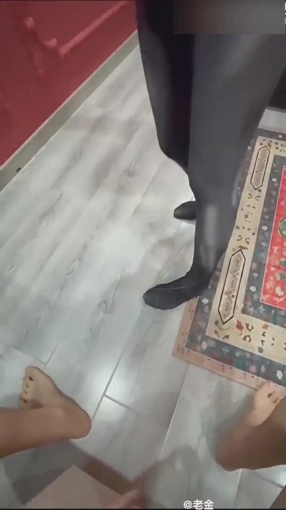 牛逼小哥和大嫂乱伦偷晴被侄子捉奸，当着小侄子面操嫂子③ 预览截图 11