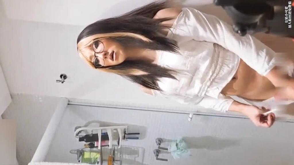 性感尤物浴室发骚玩射妖棒~ 预览截图 7